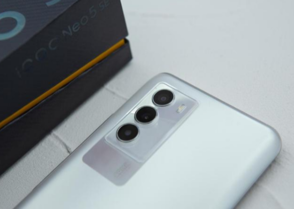 Neo5SE手机不但将白色外观玩出了新花样，配置更给力的第4张示图