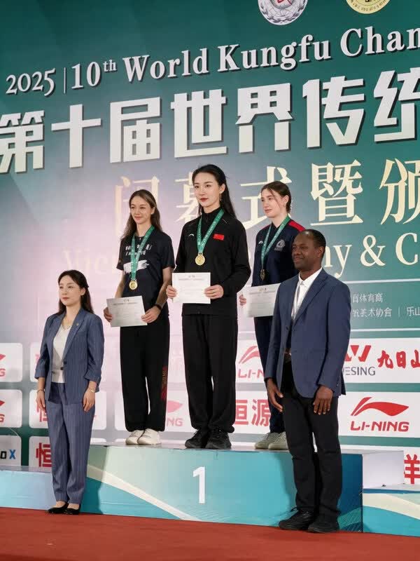 李灵慧站上世界传统武术锦标赛冠军领奖台