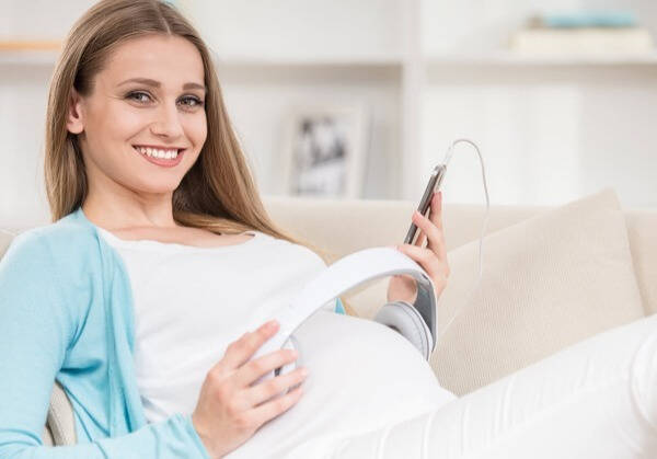 胎動聽不準 看看明星們都在怎麽聽胎動