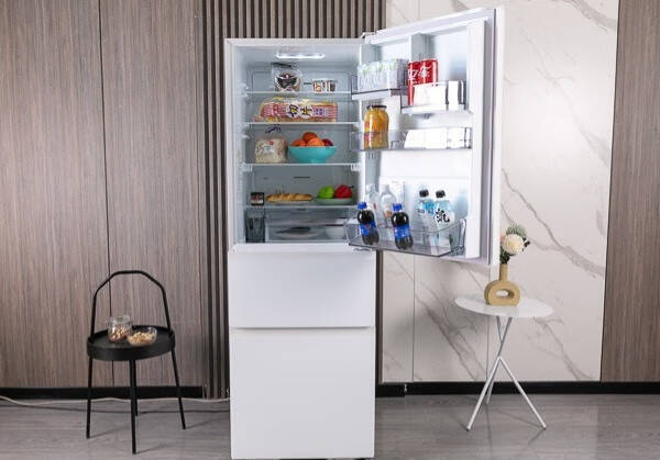 小体积大容量东芝冰箱，快速微冻加原味解冻让烹饪更便利