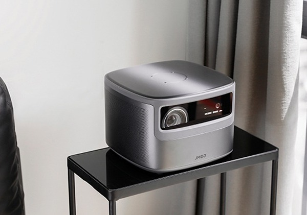 语音操控的多功能坚果J10投影仪，无需手动调节更省心的第2张示图