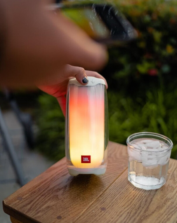 适合在户外听的JBL音箱！实属便携届的“扛把子”的第9张示图