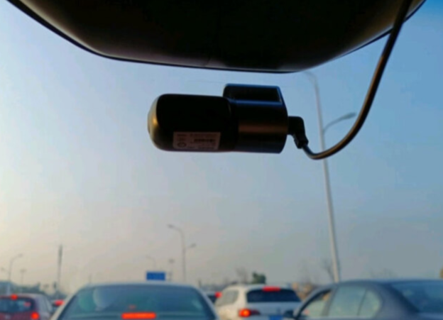 意外发生却找不到证据，可选择海康威视行车记录仪的第2张示图