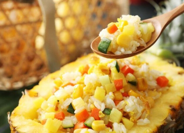 这才是菠萝炒饭的正确做法,鲜香味美,大人小孩都爱吃!的第3张示图 这才是菠萝炒饭的正确做法,鲜香味美,大人小孩都爱吃!的第3张示图