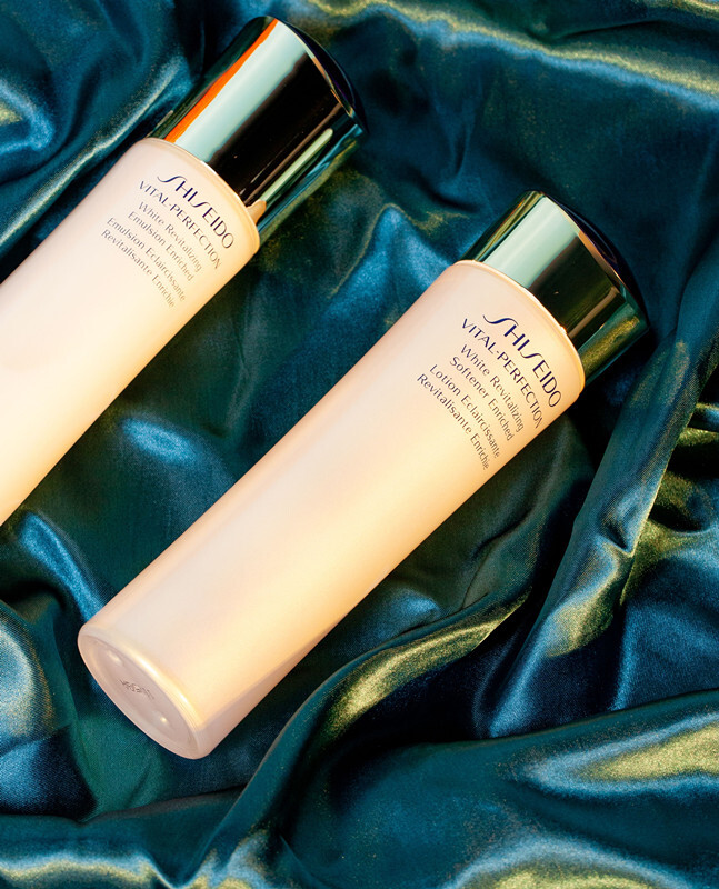 送女友什么礼物好？就选悦薇珀翡紧颜亮肤水乳！的第3张示图