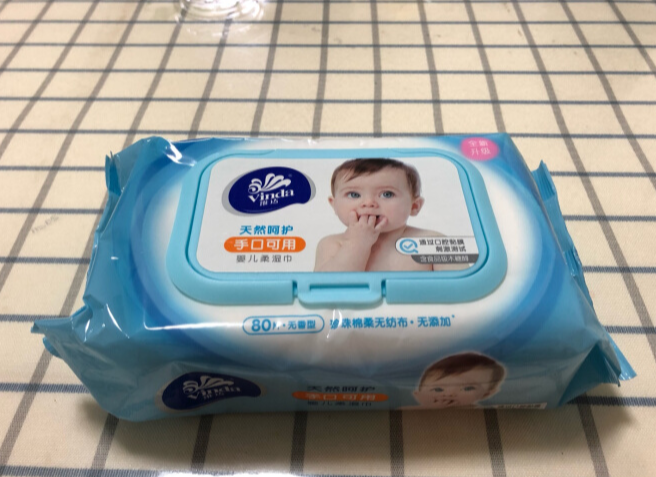 清洁好物维达纸巾，细心呵护宝宝健康