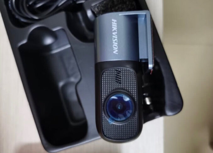 意外发生却找不到证据，可选择海康威视行车记录仪的第4张示图