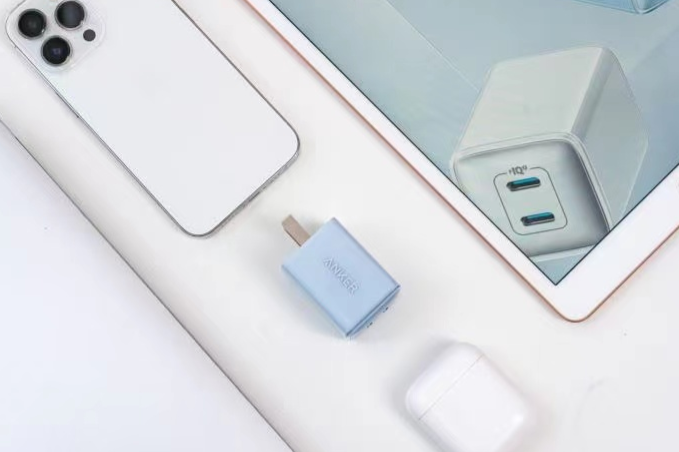 安克双口充电器测评：拯救双机党，安全防护快速续航的第1张示图