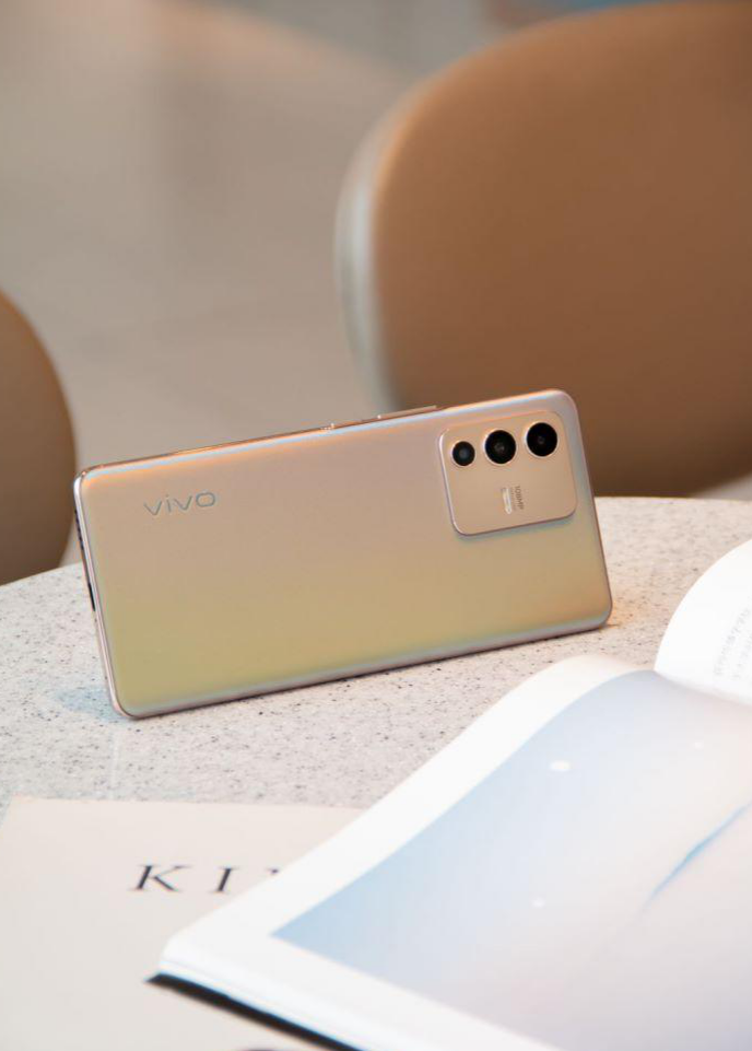 颜值、拍照和性能全都有的vivo S12 Pro手机怎么样？的第2张示图