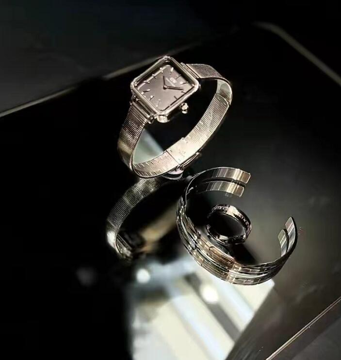 DW全新钢琴腕表，唯美简约气质风，予你独特之美的第3张示图