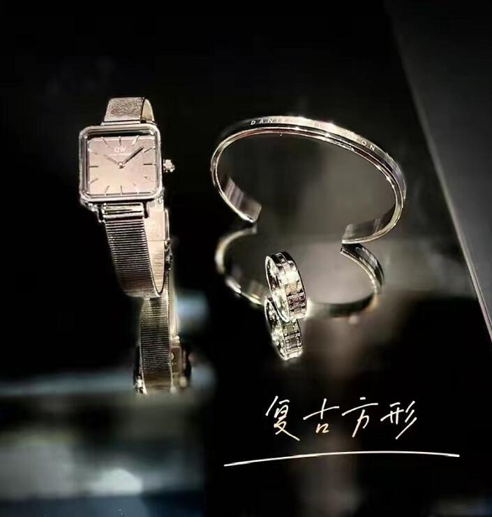 DW全新钢琴腕表，唯美简约气质风，予你独特之美的第2张示图