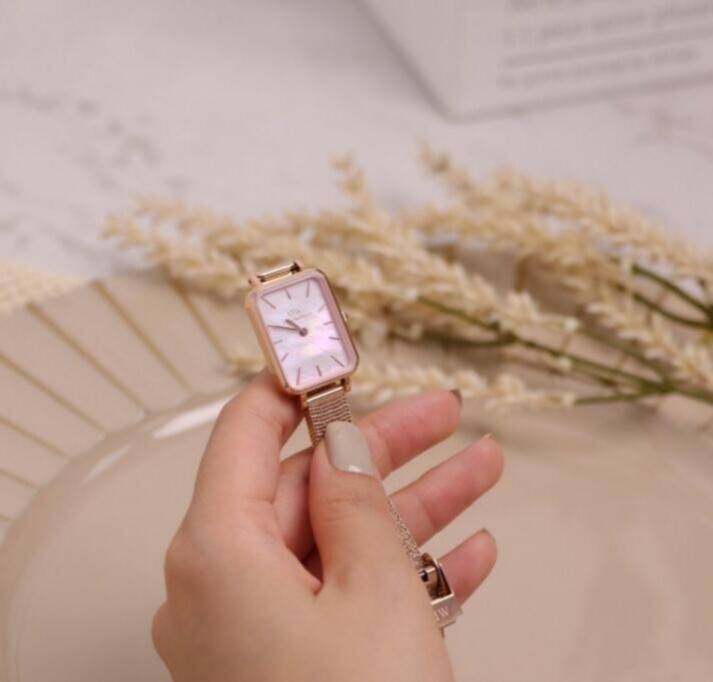 情人节送什么?DW小方表别错过,珠光贝母表盘超好看!的第1张示图 情人节送什么?DW小方表别错过,珠光贝母表盘超好看!的第1张示图