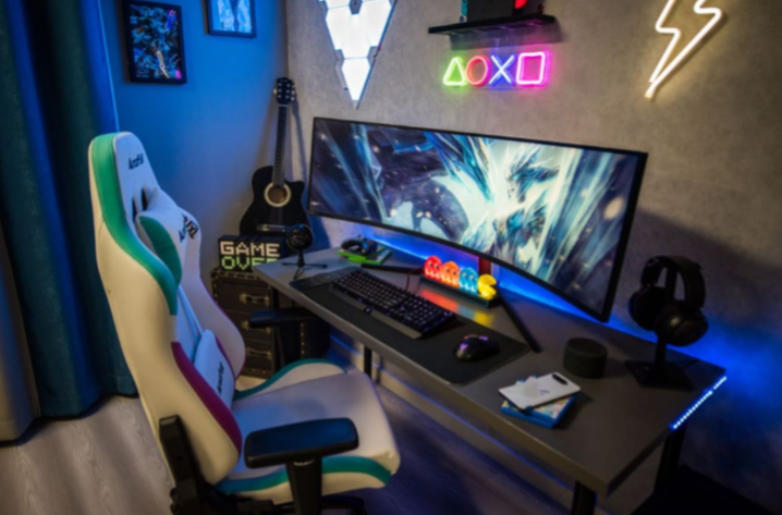 电竞桌面如何搭配？三星曲面大屏让娱乐氛围瞬间拉满-JinMo之家