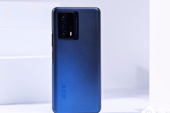 iQOO Z5正式开售，性能出色的长续航手机-JinMo之家