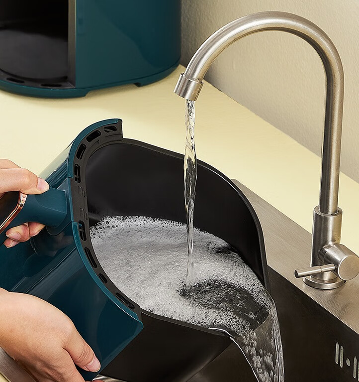 4.5升黄金容量,一次可烤整只鸡,满足一家人胃口的第2张示图 4.5升黄金容量,一次可烤整只鸡,满足一家人胃口的第2张示图