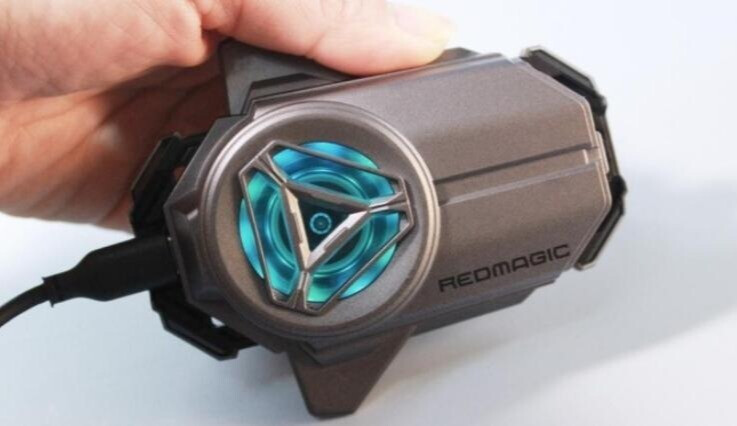 有人会说手机需要用到散热器吗？今天这个测评一定要看下的第8张示图