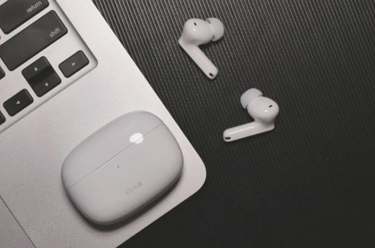 主动降噪入耳即静，小度蓝牙耳机还世界一片宁静的第1张示图