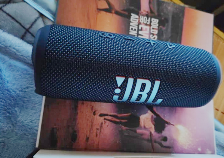 测评看看：JBL FLIP6音乐万花筒六代蓝牙音响怎么样？的第3张示图
