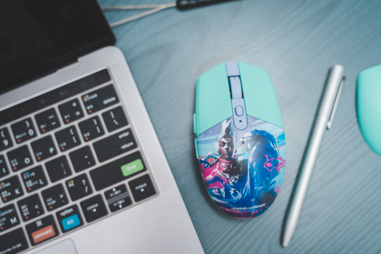 G304艾克定制鼠标,精准传感器加无线技术伴你畅快对决-JinMo之家