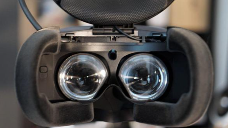 HTC VIVE Cosmos 智能VR眼镜测评：更具“真实感”的虚拟世界的第2张示图