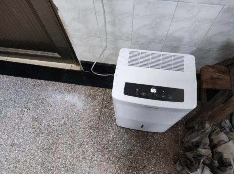 格力DH40EMA1A除湿机测评：快速降低室内湿度，让居家生活更舒心！的第1张示图
