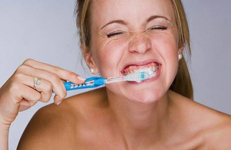 超高颜值的电动牙刷，不超百就让我的牙齿白出两度！-JinMo之家