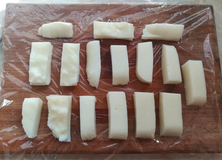 饭桌上必点的一道小吃炸鲜奶，外酥里嫩，奶香十足的第6张示图