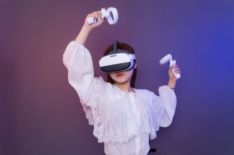 居家游戏也有新体验，VR一体机自由穿梭现实与虚拟之间的第1张示图