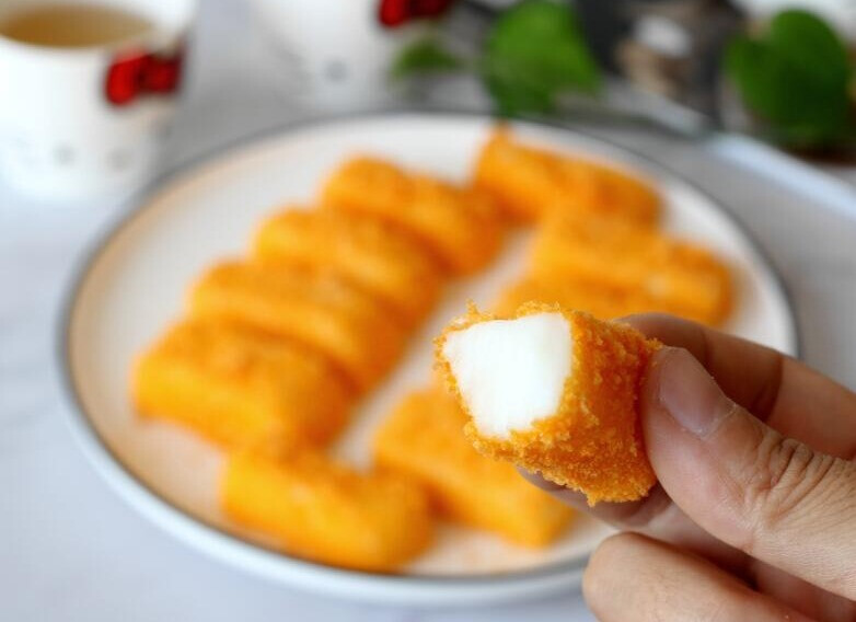 饭桌上必点的一道小吃炸鲜奶，外酥里嫩，奶香十足的第1张示图