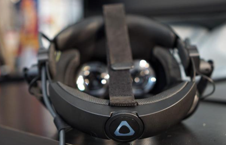 HTC VIVE Cosmos 智能VR眼镜测评：更具“真实感”的虚拟世界的第1张示图