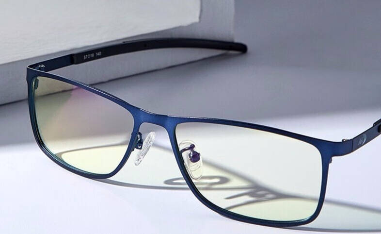 电子产品蓝光强，无形危害眼睛，你需要防蓝光眼镜