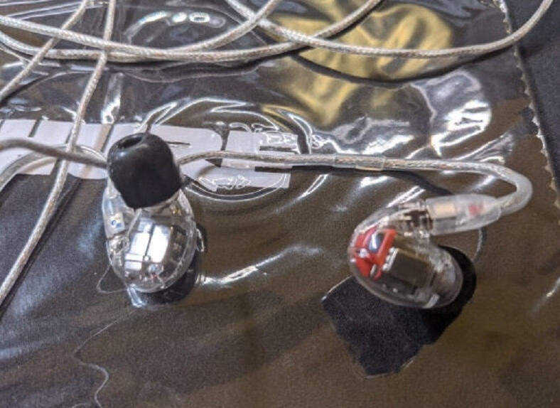 新潮Z世代的数码潮人包里的耳机到底有什么不同？的第2张示图