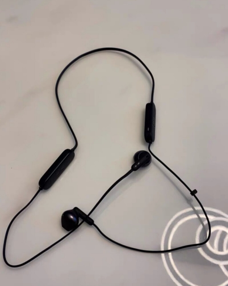 JBL TUNE215BT评测：让你浑汗如雨也充满激情的第6张示图