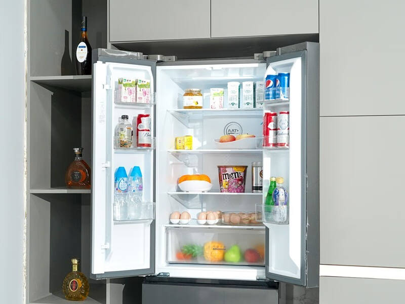 于平凡中找寻乐趣，TCL冰箱让居家生活更舒适惬意！