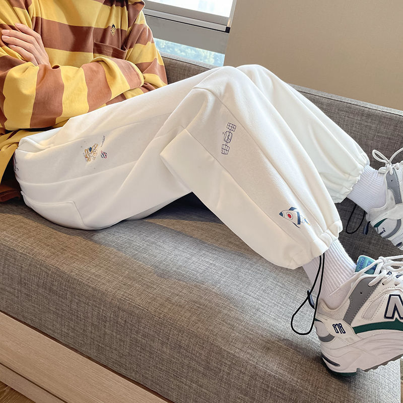 从春天火到夏天的“白裤子”,这么搭上衣优雅又高级-JinMo之家