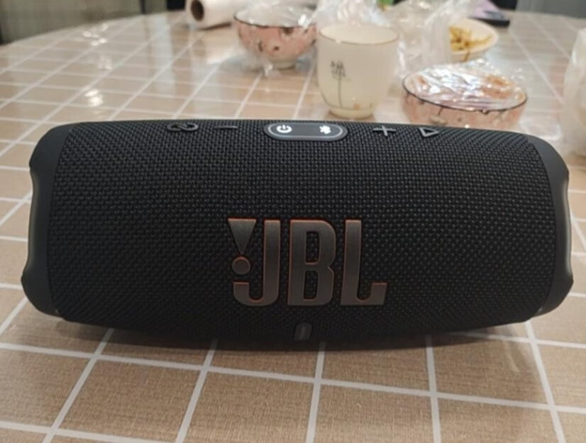 JBL CHARGE5桌面音响测评：震撼音质澎湃动人！的第2张示图