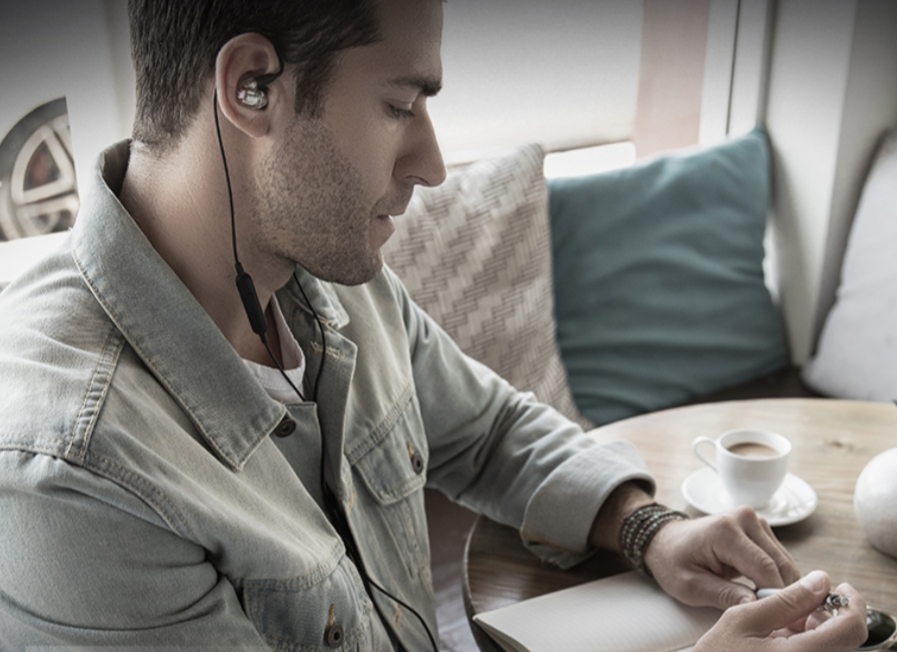 新潮Z世代的数码潮人包里的耳机到底有什么不同？的第3张示图