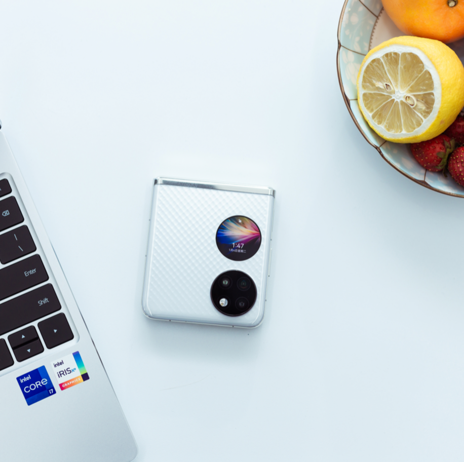 适合时尚辣妈用的华为折叠屏手机，美观与科技感并存的第2张示图