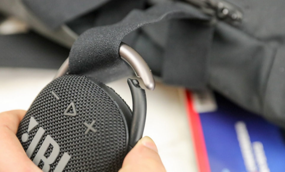 适合在户外听的JBL音箱！实属便携届的“扛把子”的第4张示图