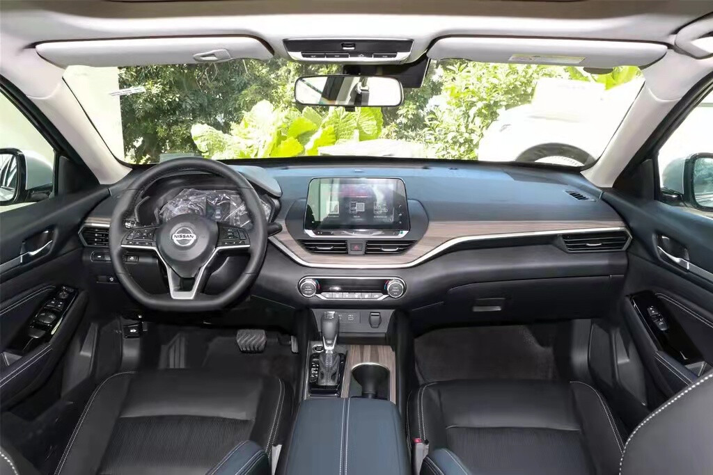 大尺寸中控屏终于安排上了，日产新款天籁实车曝光，再战本田雅阁的第7张示图