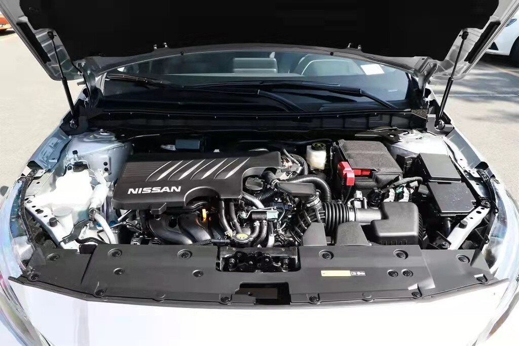 大尺寸中控屏终于安排上了，日产新款天籁实车曝光，再战本田雅阁的第8张示图