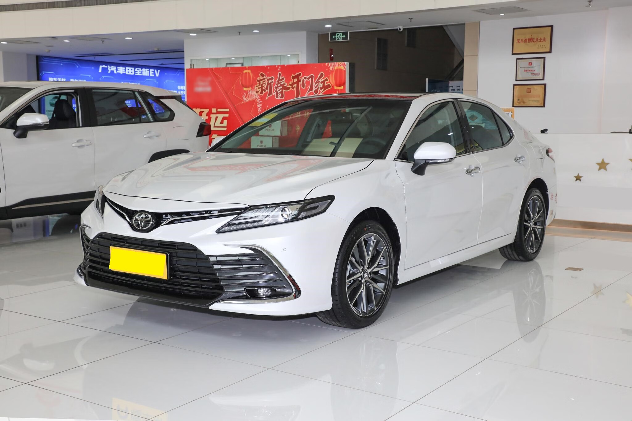 别总盯着雅阁不放,这车209匹马力,油耗6L,内饰换大屏-JinMo之家