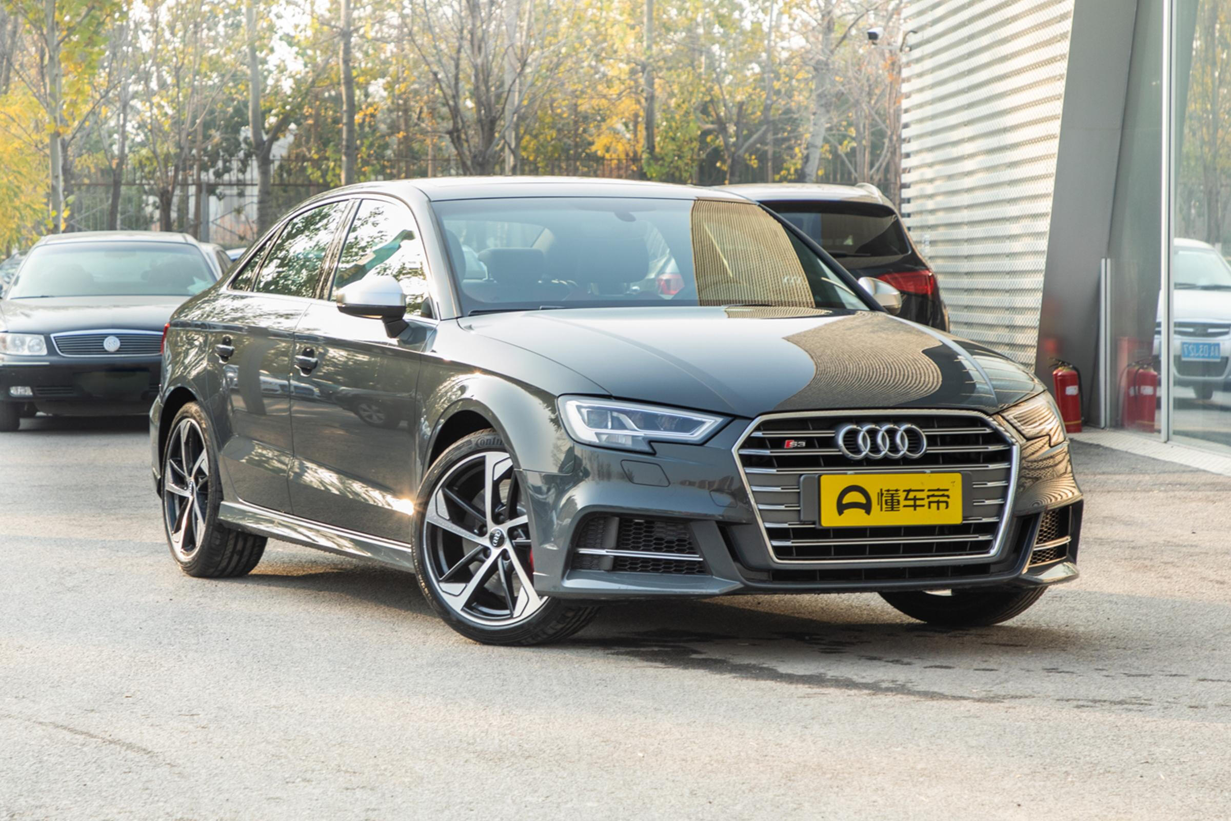 车身修长，动力充沛，内饰简约时尚，走进奥迪S3的第2张示图