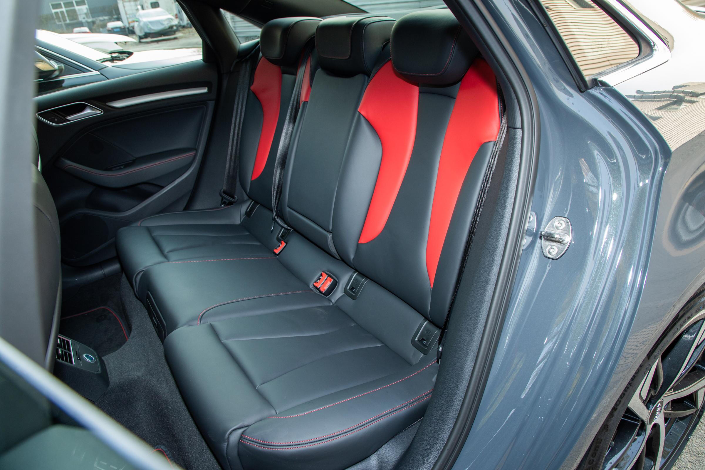 车身修长，动力充沛，内饰简约时尚，走进奥迪S3的第5张示图