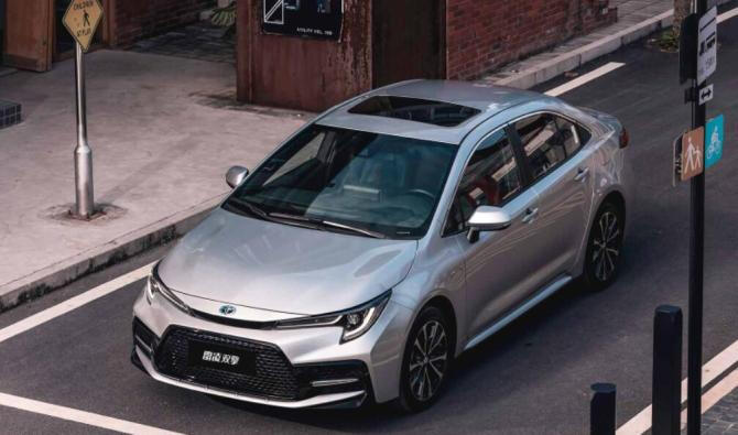 “小号版”亚洲龙新款丰田卡罗拉曝光前脸大变样明年上市的第2张示图