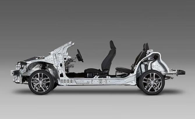 “小号版”亚洲龙新款丰田卡罗拉曝光前脸大变样明年上市的第4张示图