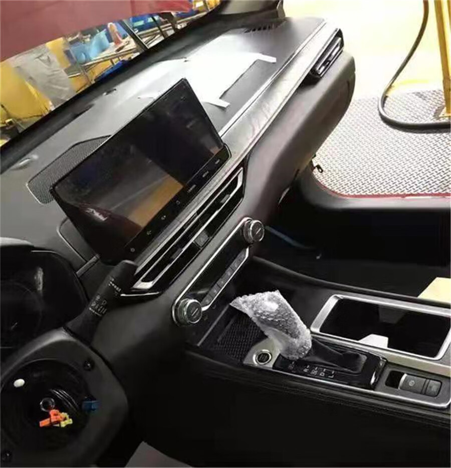 大尺寸中控屏终于安排上了，日产新款天籁实车曝光，再战本田雅阁的第6张示图