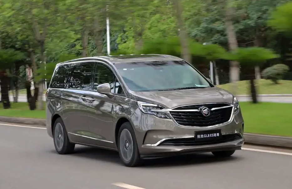 前脸酷似丰田埃尔法！新款别克GL8曝光，售价会调整吗？的第6张示图