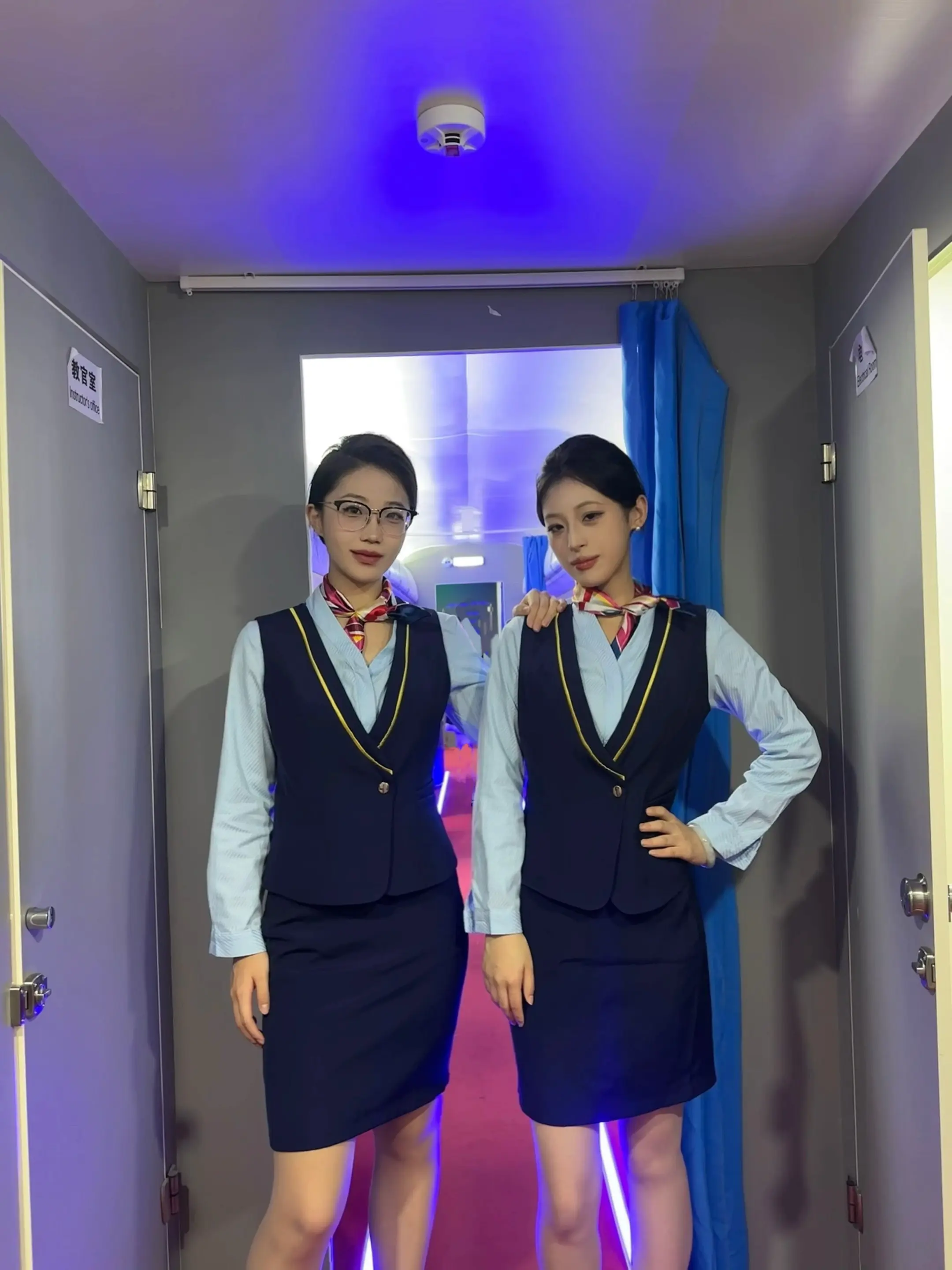 5人の美しいアジアの女性の写真