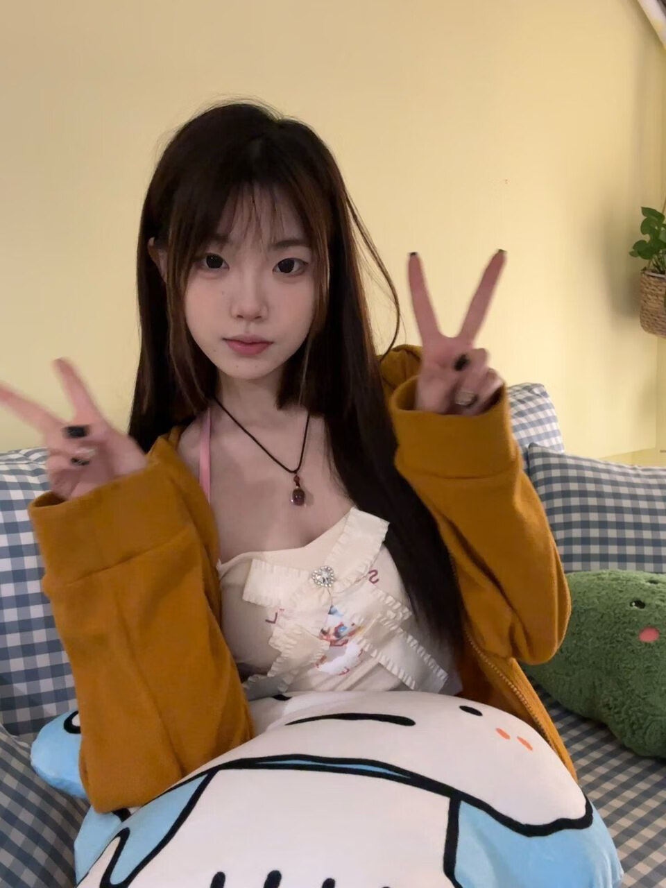 5人の美しいアジアの女性の写真